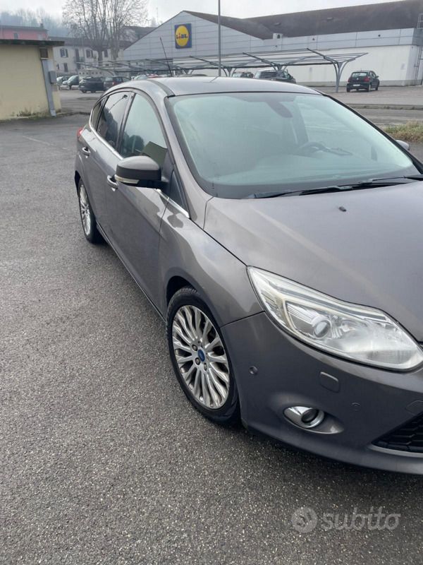 Usata Ford Focus 105 CV (77 kW) 2011 Grigio Berlina