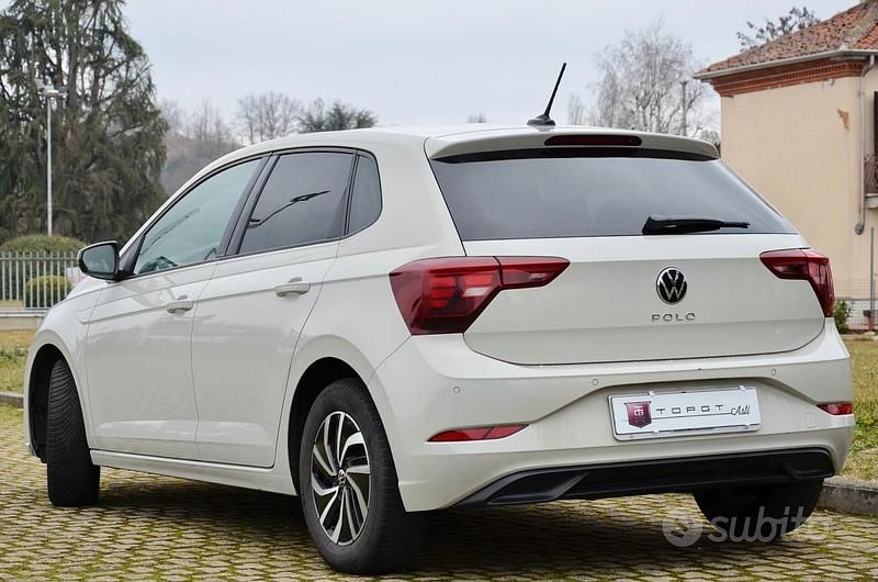 Usata VW Polo Life 95 CV (69 kW) 2023 Grigio Utilitaria
