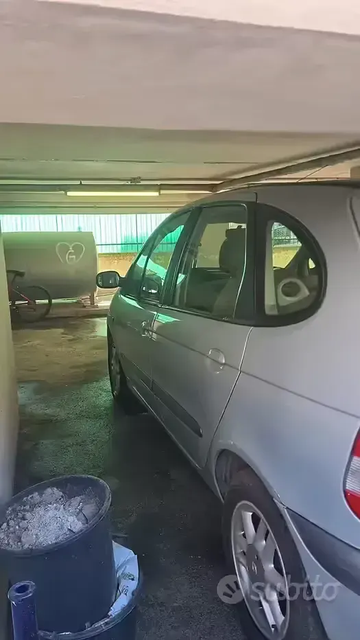 Usata Renault Scénic II 100 CV (73 kW) 2004 Grigio Monovolume