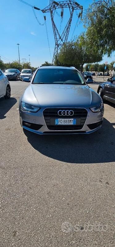 Usata 2015 Audi A4 Tre volumi | 10.000 € (Buon prezzo) - Immagine 1/4