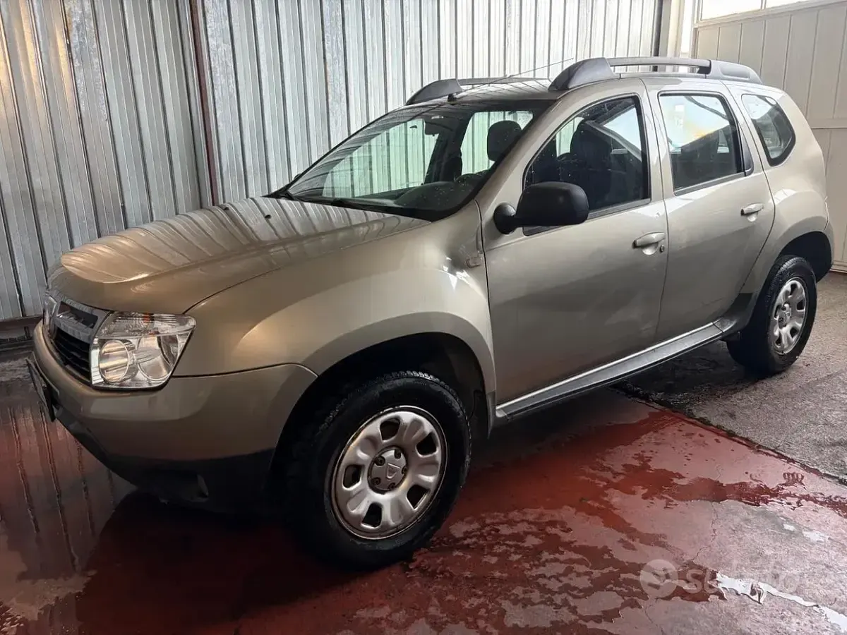 Usata Dacia Duster Lauréate 110 CV (80 kW) 2013 Grigio SUV
