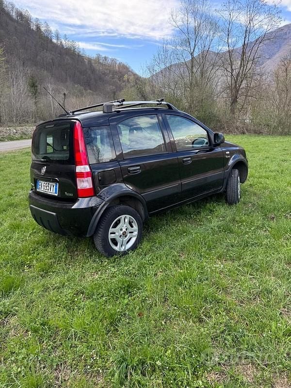 Usata Fiat Panda 4x4 Climbing 75 CV (55 kW) 2012 Nero Utilitaria