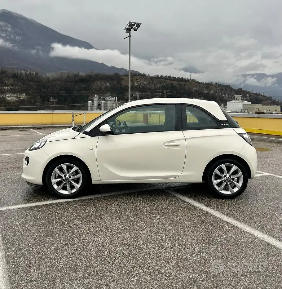Usado Opel Adam 87 CV (63 kW) 2016 Blanco Utilitario