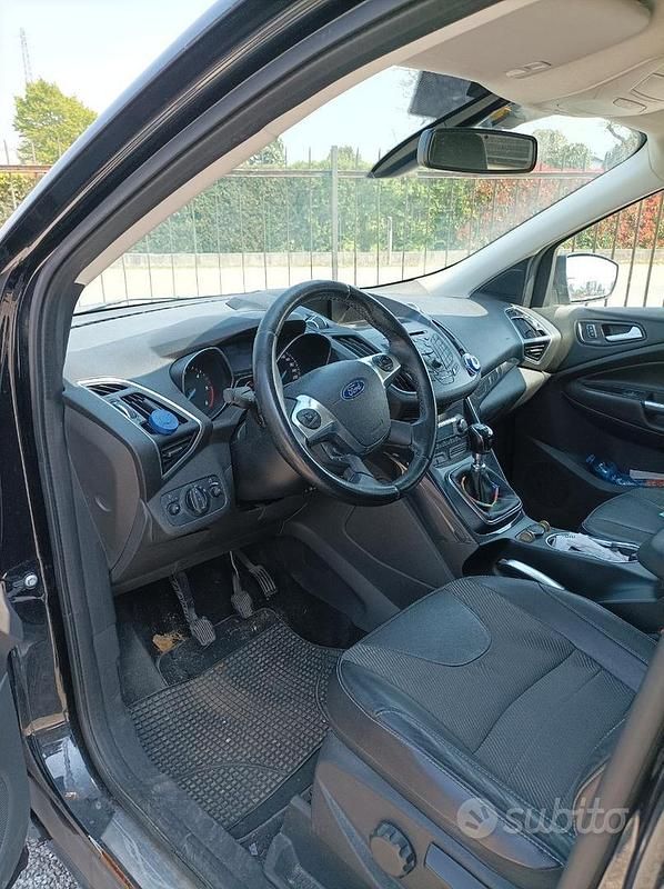 Usata Ford Kuga 140 CV (102 kW) 2014 Nero SUV