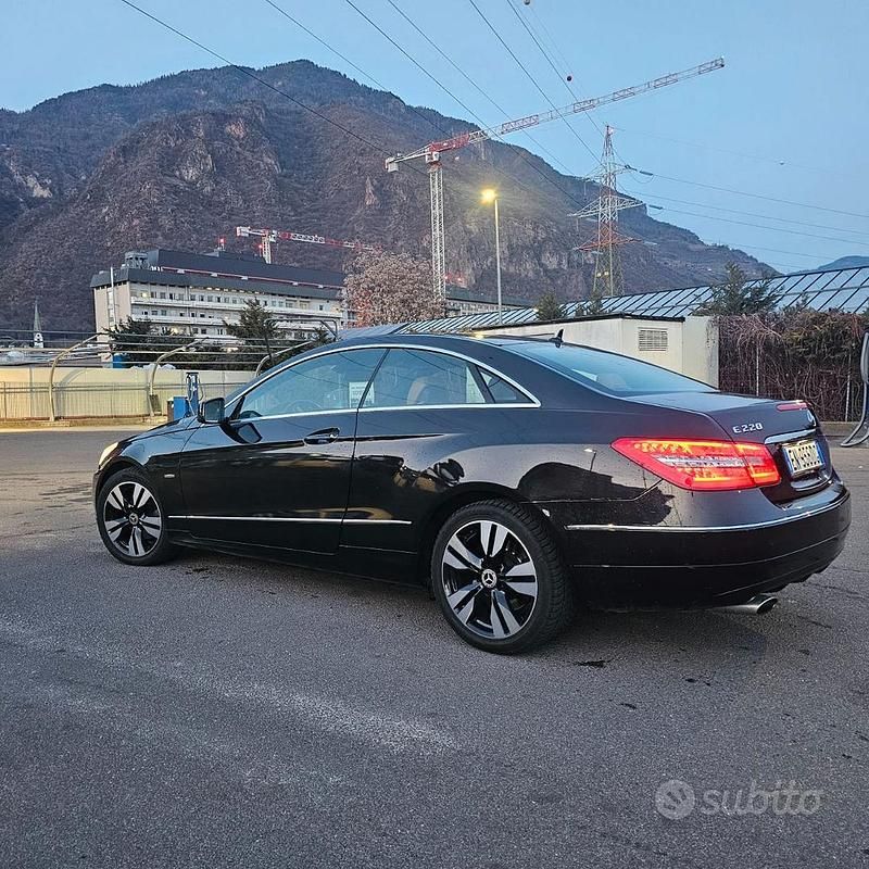 Usata Mercedes E220 2012 Nero Coupé