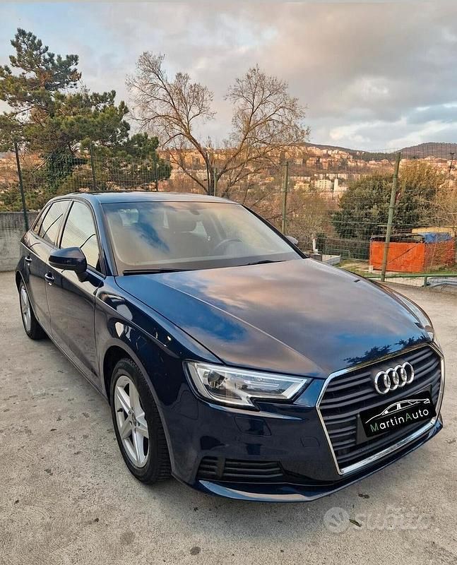 Usata Audi A3 Ambiente 150 CV (110 kW) 2019 Blu Berlina