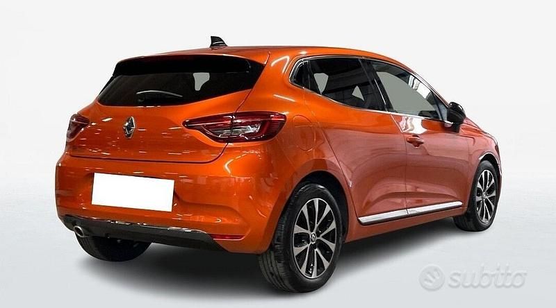 Usata Renault Clio V Techno 100 CV (73 kW) 2023 Arancione Berlina