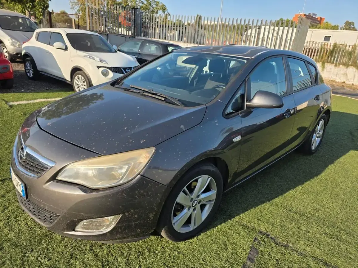 Usata Opel Astra 110 CV (80 kW) 2011 Grigio Berlina