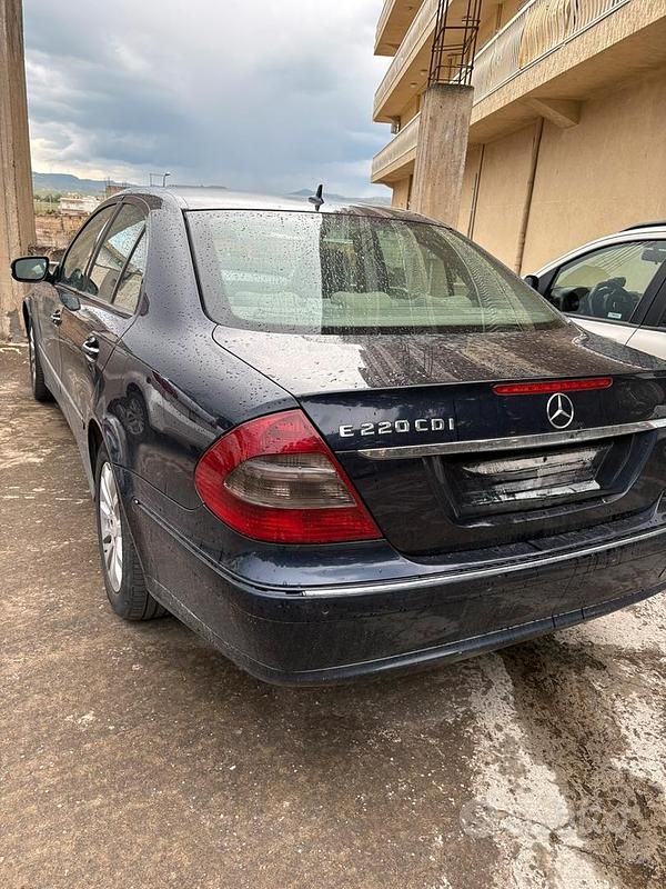 Usata Mercedes E220 2002 Blu Berlina
