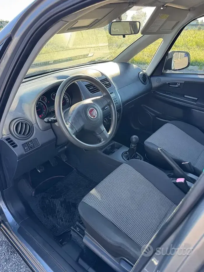 Usata Fiat Sedici Emotion 120 CV (88 kW) 2012 Grigio SUV