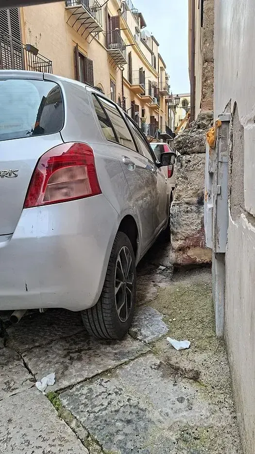Usata Toyota Yaris 90 CV (66 kW) 2008 Grigio Utilitaria