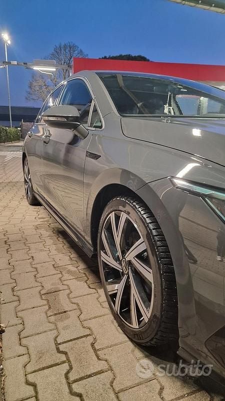 Usata VW Golf VIII R-line 150 CV (110 kW) 2023 Grigio Berlina