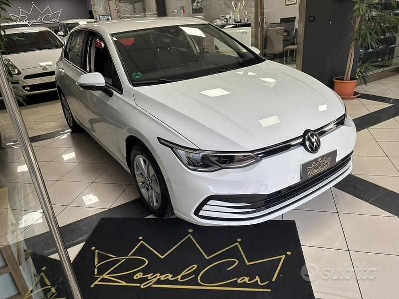 Usata VW Golf VIII Life 116 CV (85 kW) 2022 Bianco Berlina