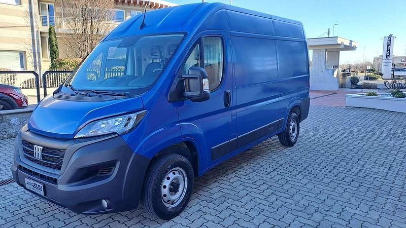 Usata Fiat Ducato 140 CV (102 kW) 2023 Italia Furgone