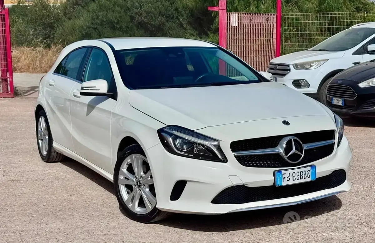 Usata Mercedes A180 Premium 109 CV (80 kW) 2017 Bianco Utilitaria