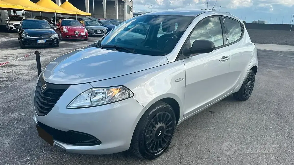 Usata Lancia Ypsilon S 95 CV (69 kW) 2015 Grigio Utilitaria
