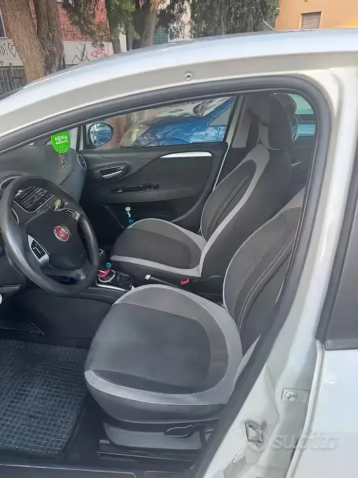 Usata Fiat Punto 77 CV (56 kW) 2012 Bianco Utilitaria