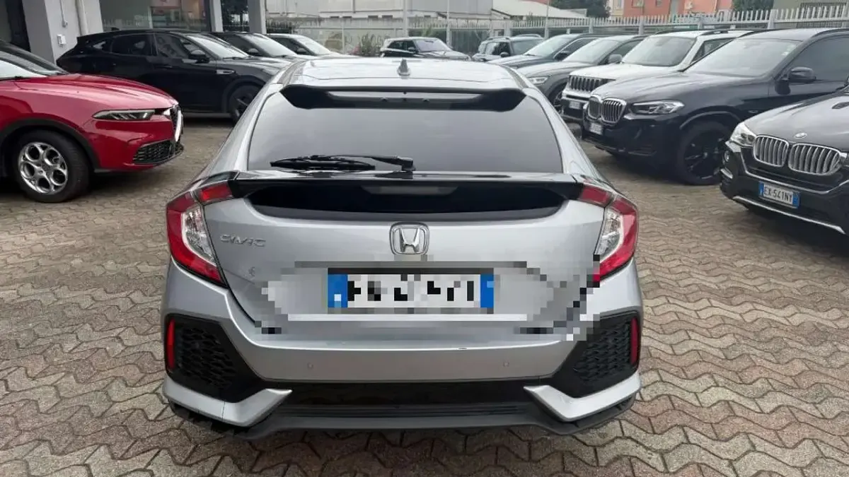 Usata Honda Civic Elegance 120 CV (88 kW) 2018 Argento Berlina
