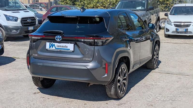 Usata Toyota Yaris Hybrid Trend 92 CV (67 kW) 2022 Grigio Monovolume