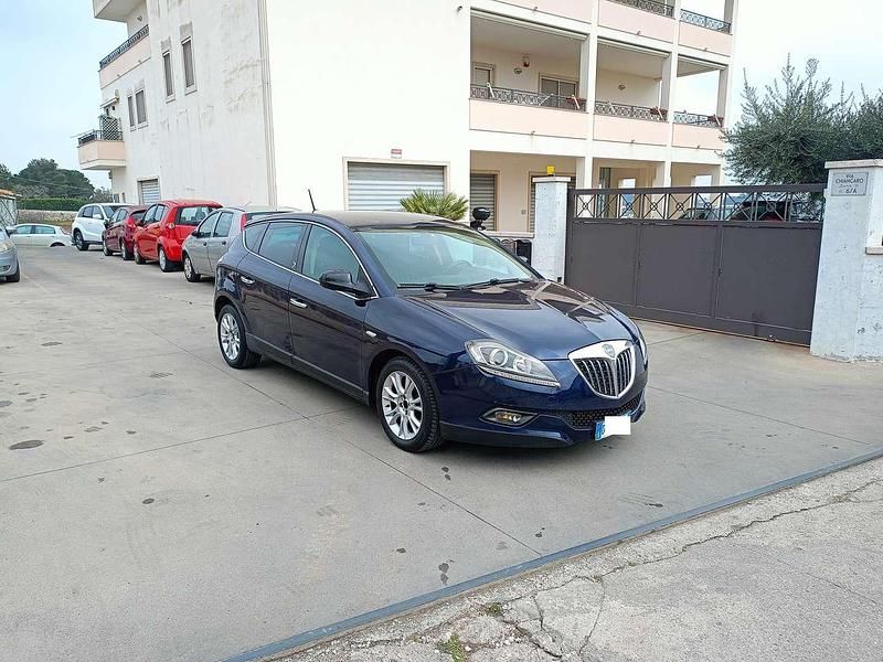 Begagnad Lancia Delta 120 HK (88 kW) 2008 Blå Halvkombi