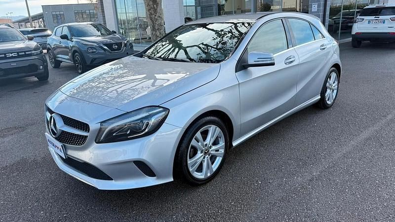 Usata Mercedes A180 109 CV (80 kW) 2017 Argento Berlina