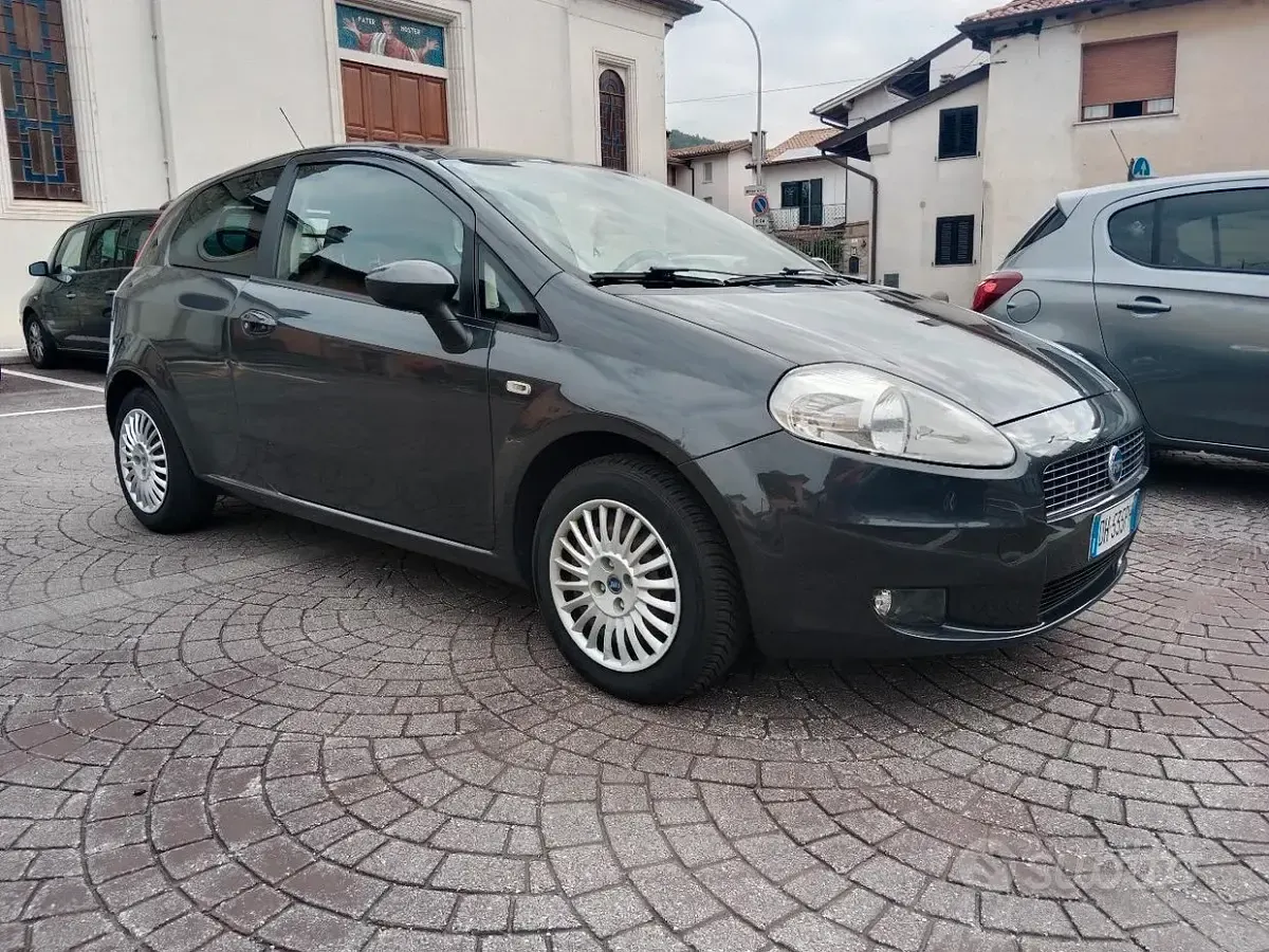 Usata Fiat Grande Punto 75 CV (55 kW) 2007 Utilitaria