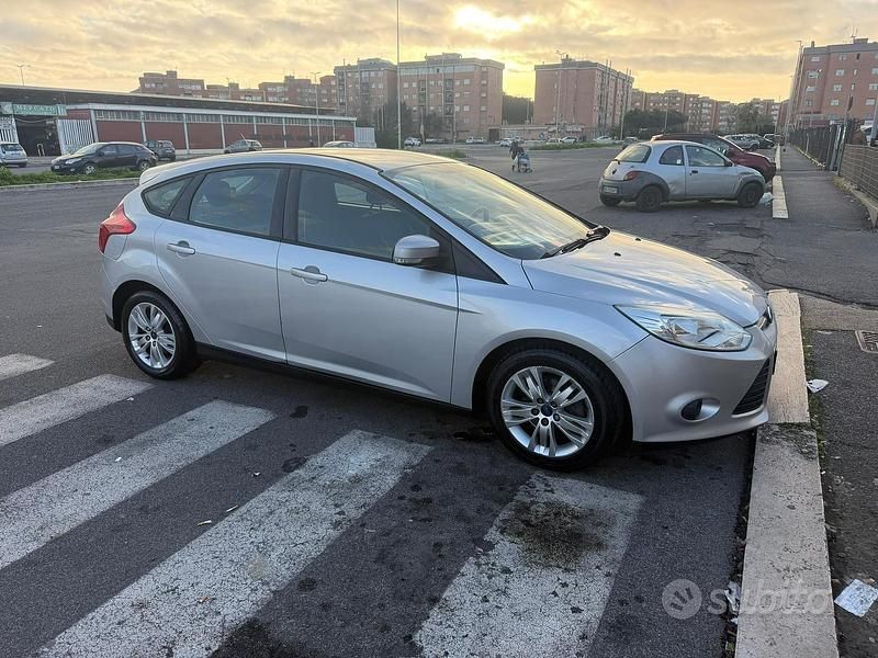 Usata Ford Focus 125 CV (91 kW) 2012 Grigio Berlina