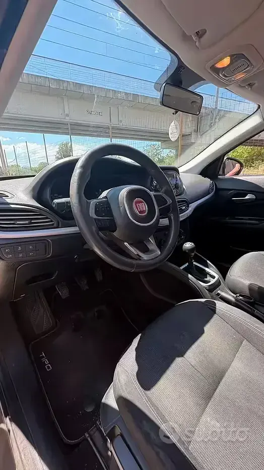 Usata Fiat Tipo 120 CV (88 kW) 2016 Marrone Berlina