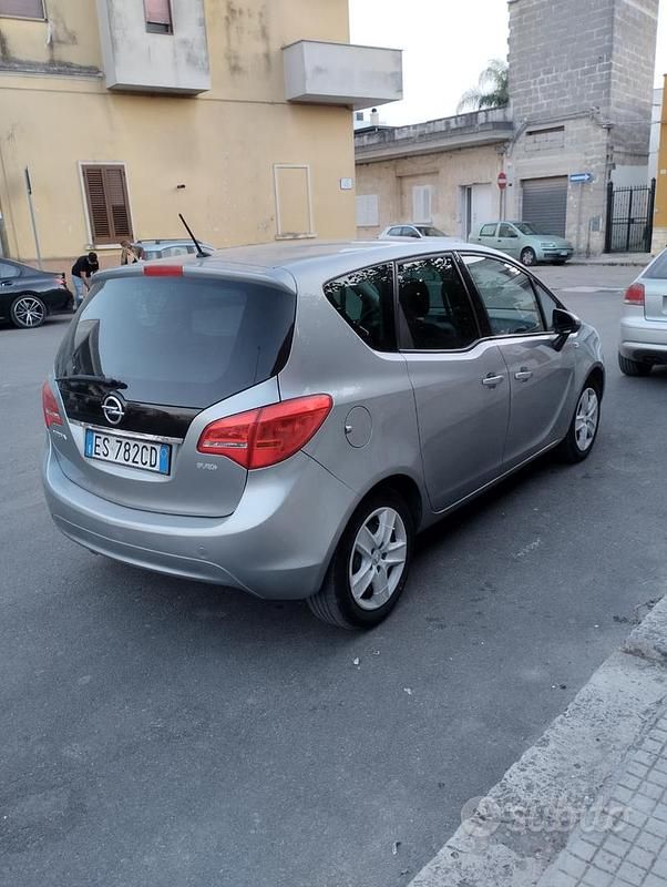 Usata Opel Meriva 120 CV (88 kW) 2013 Grigio Monovolume