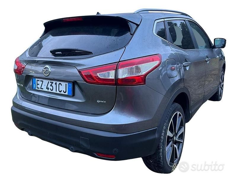 Usata Nissan Qashqai Tekna 130 CV (95 kW) 2015 Grigio SUV