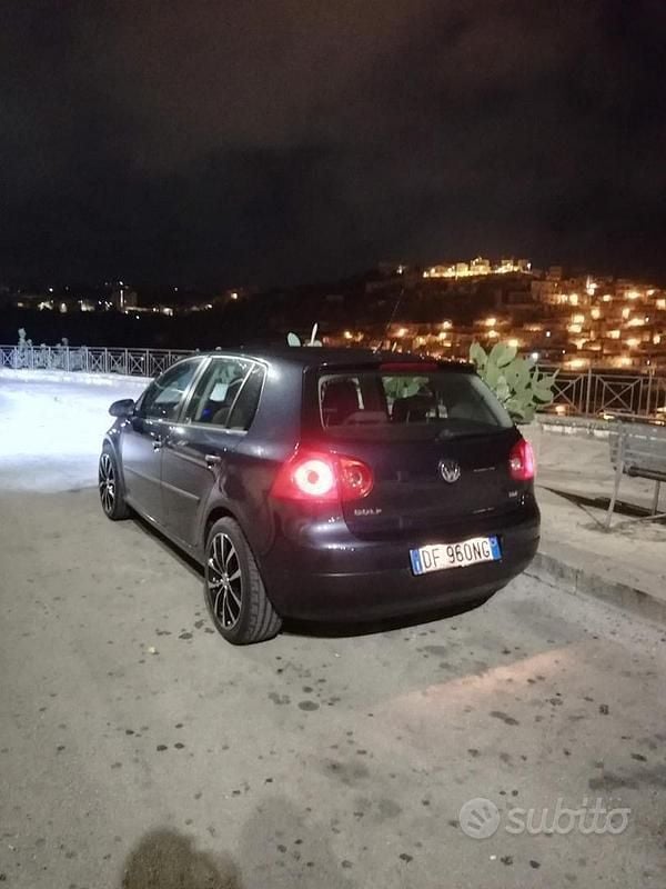Usata VW Golf V 105 CV (77 kW) 2007 Utilitaria