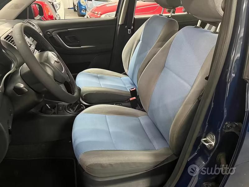 Usata Skoda Fabia Active 60 CV (44 kW) 2012 Blu/azzurro Berlina