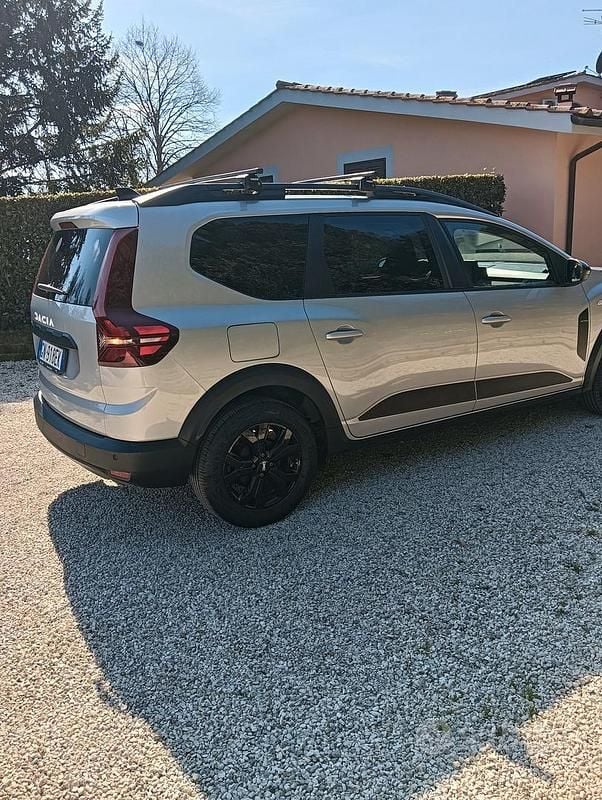 Usata Dacia Jogger 91 CV (66 kW) 2023 Grigio Monovolume