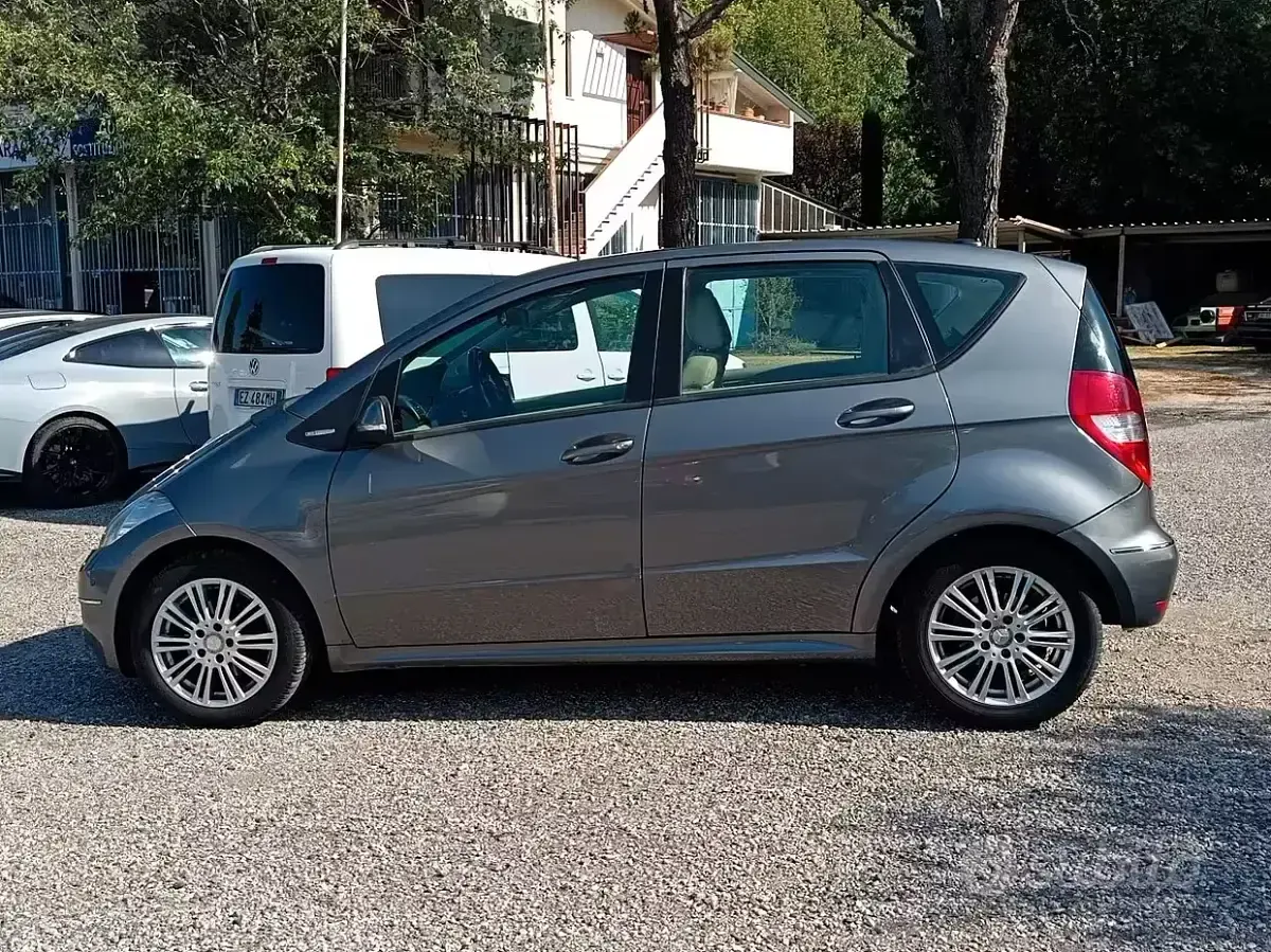 Usata Mercedes A160 Elegance 95 CV (69 kW) 2011 Grigio Utilitaria