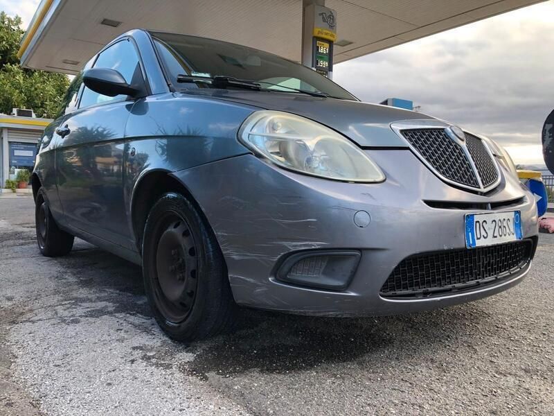 Usata Lancia Ypsilon 75 CV (55 kW) 2008 Grigio Utilitaria