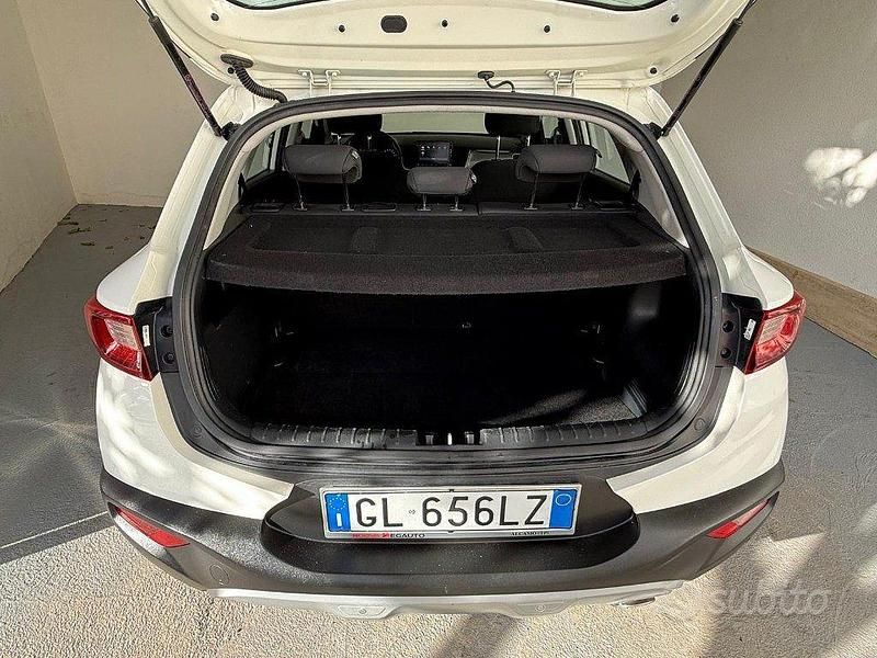 Usata Kia Stonic Urban 84 CV (61 kW) 2022 Bianco SUV