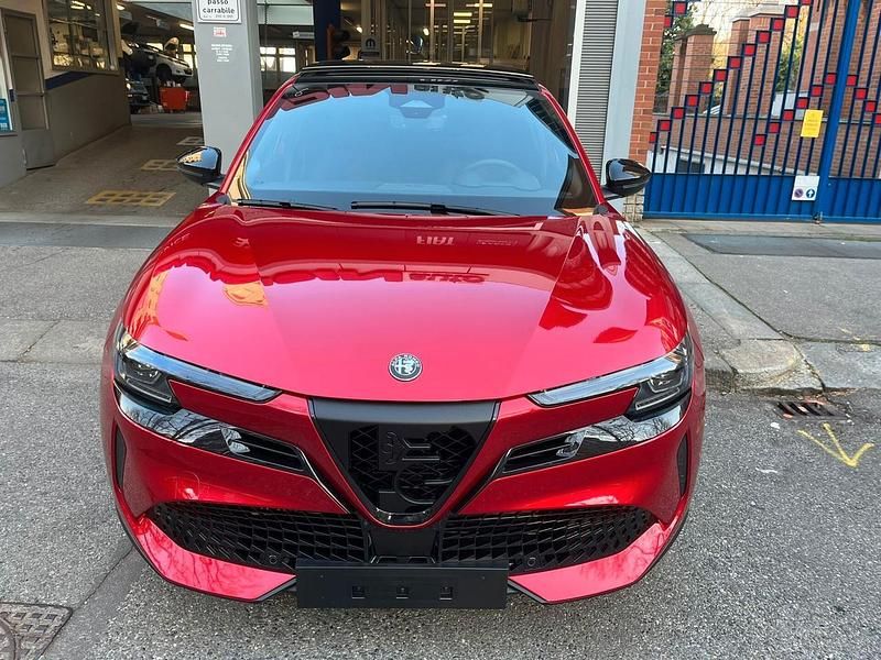 Nuova Alfa Romeo Junior Edizione Speciale 135 CV (99 kW) 2025 Rosso SUV