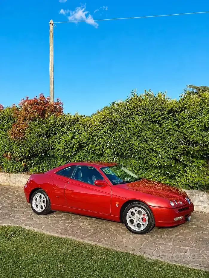 Usata Alfa Romeo GTV Lusso 150 CV (110 kW) 1995 Rosso Coupé