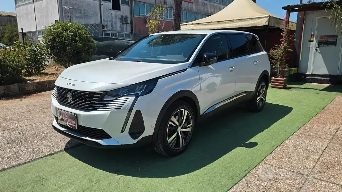 Usata Peugeot 5008 Allure 131 CV (96 kW) 2023 Bianco SUV