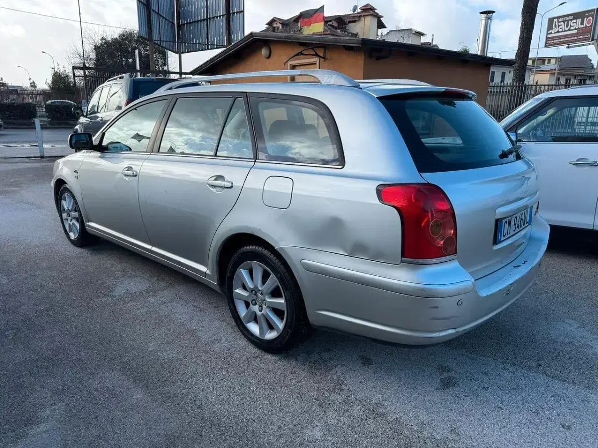 Usata Toyota Avensis 116 CV (85 kW) 2004 Argento Station wagon
