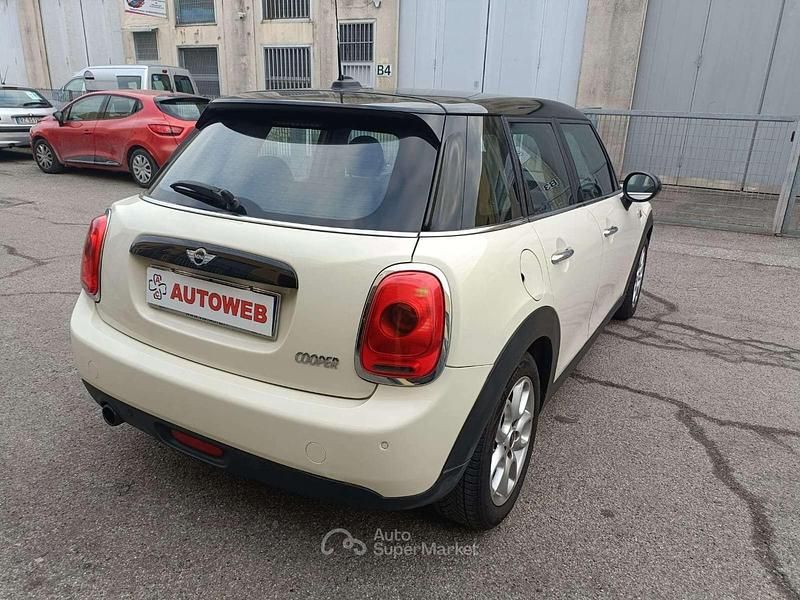Occasion Mini Cooper Hype 136 ch (100 kW) 2017 Beige Citadine
