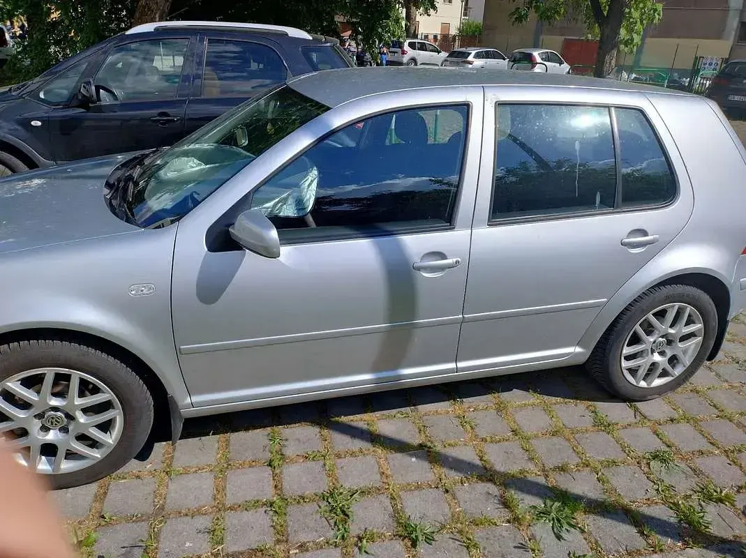 Usata VW Golf IV 105 CV (77 kW) 2003 Berlina