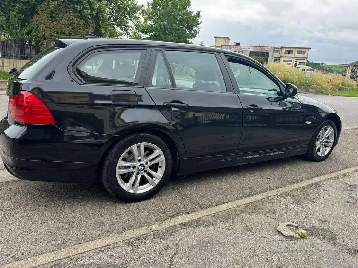 Usata BMW 320 184 CV (135 kW) 2012 Nero Station wagon