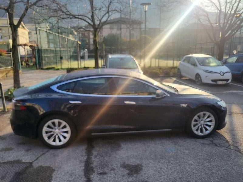 Usata Tesla Model S 135 kW (184 CV) 2014 Blu/azzurro Utilitaria