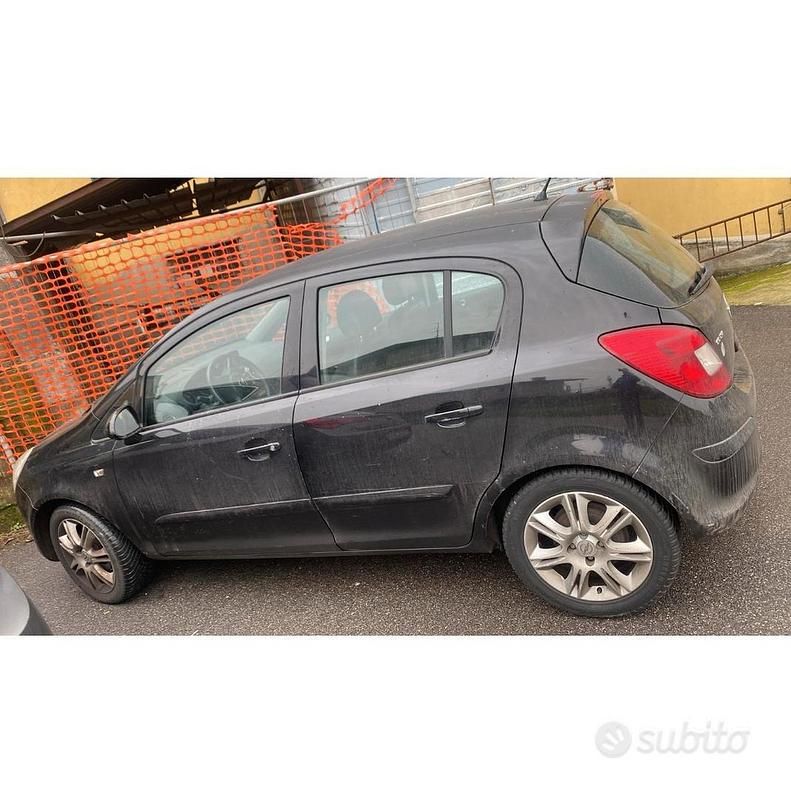 Usata Opel Corsa 90 CV (66 kW) 2006 Nero Berlina
