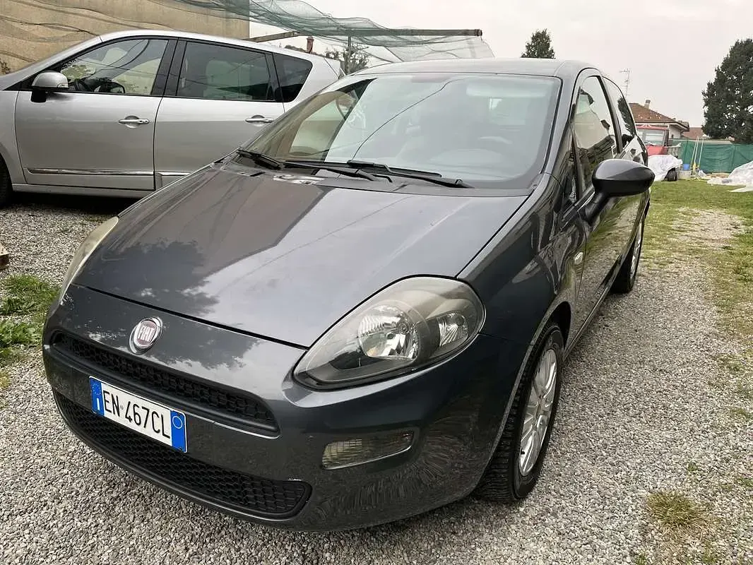 Usata Fiat Punto Lounge 86 CV (63 kW) 2012 Grigio Utilitaria