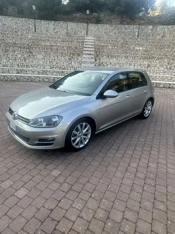 Usata VW Golf VII Highline 105 CV (77 kW) 2013 Berlina