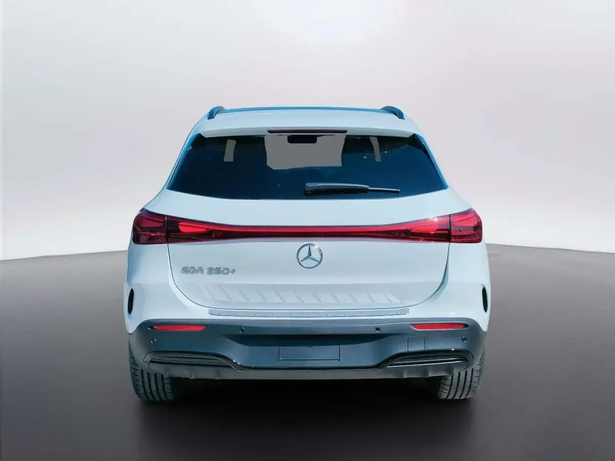 Nuova Mercedes EQA250+ 2026 Bianco polare SUV