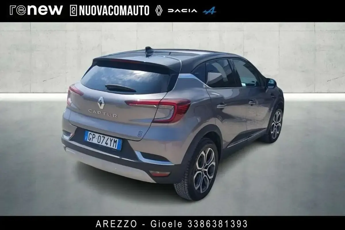 Usata Renault Captur Techno 101 CV (74 kW) 2023 Grigio SUV