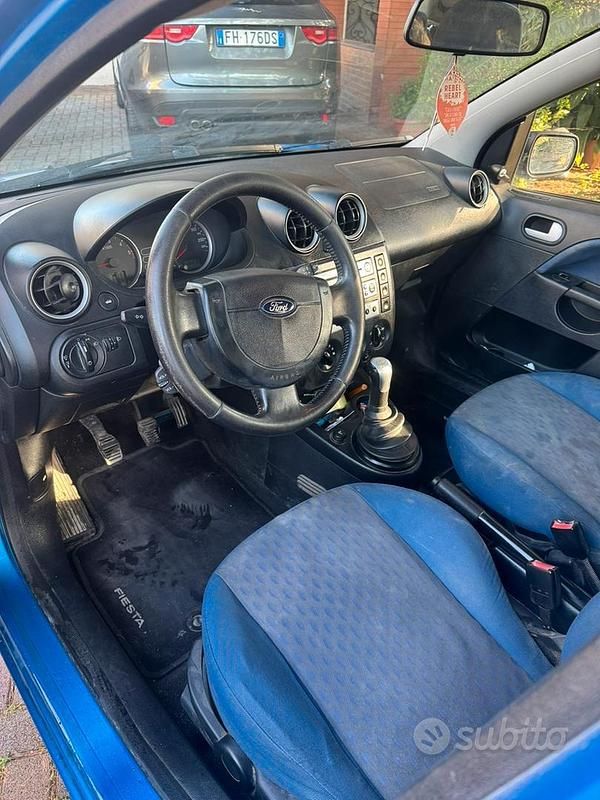 Usata Ford Fiesta 68 CV (50 kW) 2004 Utilitaria